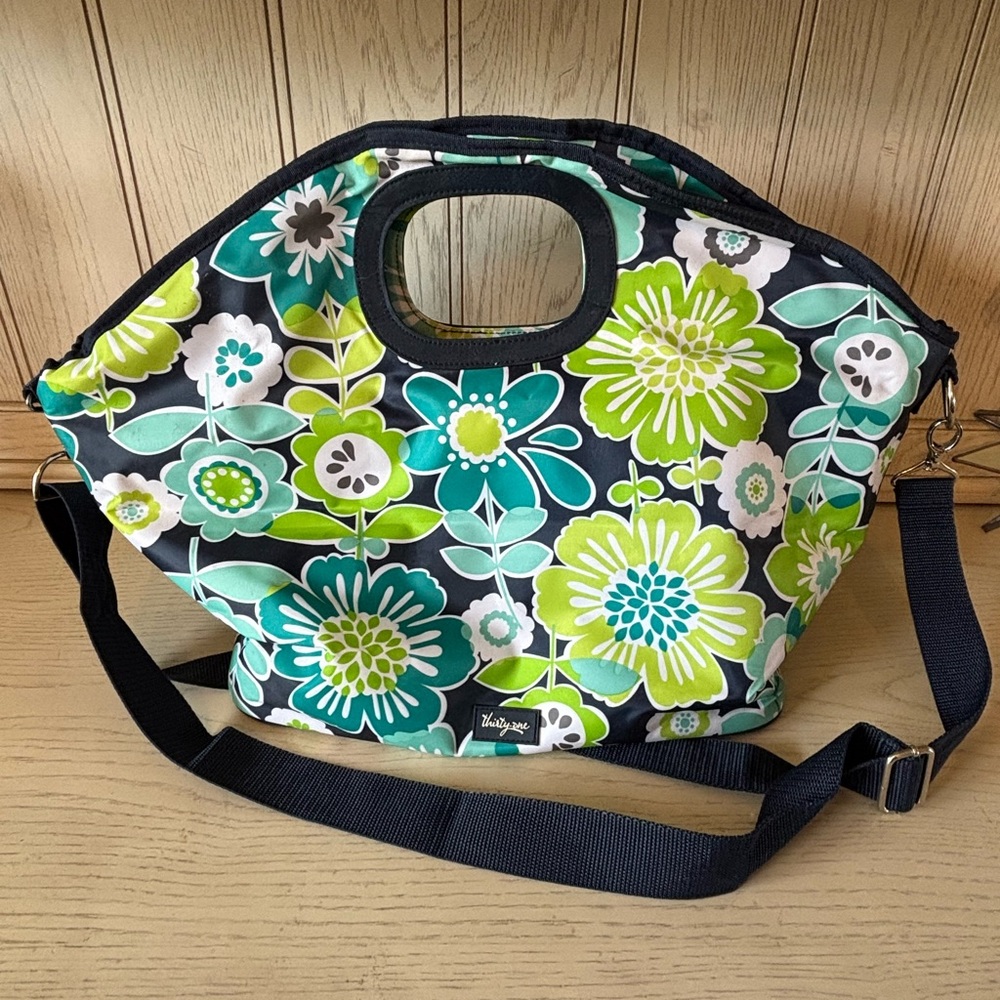 Thirty-One XL thermal bag with shoulder strap